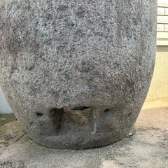 石のオブジェの画像