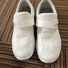 asicsスニーカー