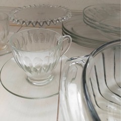 Arcoroc製 丸皿 3枚 23cm DURALEX製 楕円ガラス皿 26×17cm DURALEX製 カップ＆ソーサー2客 Anchor製  キャセロール グラタン皿 内径23cm ケーキスタンド  約17cm 引越しのためまとめて食器お譲りします。 お料理映えます！の画像