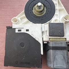 パワーウィンドレギュレーターモーター　BOSCH