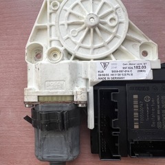 パワーウィンドレギュレーターモーター　BOSCHの画像