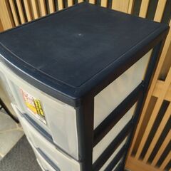 コマ付き収納ボックスの画像