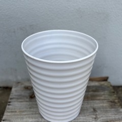 植木鉢　プラスチック　穴あり　軽量 高さ30㎝、直径25㎝ 【お...