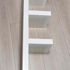 IKEAのウォールシェルフの画像