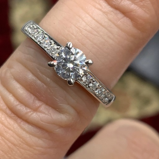 Pt900 ダイヤモンドリング　4.4g 0.352ct