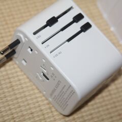 全世界対応 コンセントマルチ変換プラグ PD対応USB-A/Cポートあり 未使用品の画像