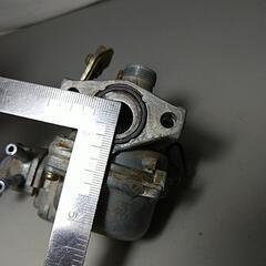 AA01ホンダスーパーカブ50のキャブレターの画像