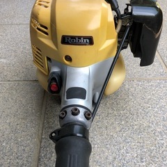 刈払機 草刈機  Robin