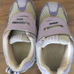 子供靴2足、サンダル2足の画像