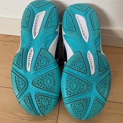 バッシュ バスケットボールシューズ 22.5cmの画像
