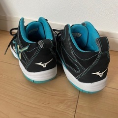 バッシュ バスケットボールシューズ 22.5cmの画像