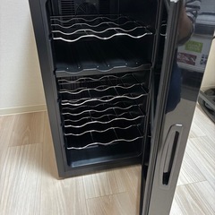 【決まりました！】台車ある方さらに少し割引します！！【中古品】ワインセラーの画像