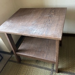 サイドテーブル