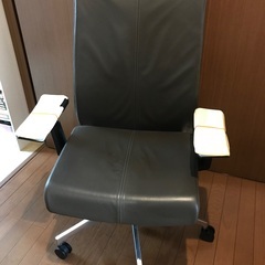 オフィスチェア(革張り) 無料！