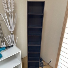 縦長の本棚
