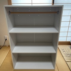 オモチャ棚　子供用服掛け