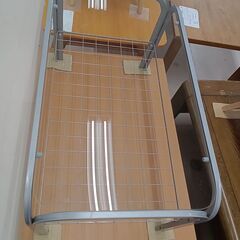 リユースのサカイ栃木店★ジモティ割あり★  ガラステーブル シル...
