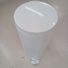 リユースのサカイ栃木店★ジモティ割あり★  ゴミ箱 ホワイト W...