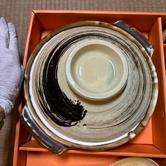 土鍋と取り皿5セットとレンゲの画像