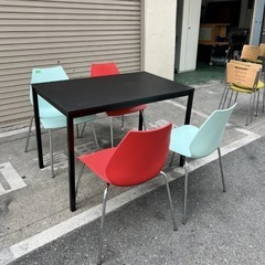A588♻️ダイニングセット🉐「IKEA TARENDO テーブル」「カルテル マウイチェア4脚」の画像
