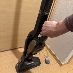 【購入者決定済み 】コードレス掃除機 ステ
ィック&ハンディの2...