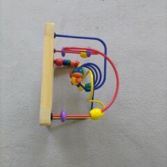 知育玩具 ルーピング 鏡に映るビーズを指でつまむ、視認するの画像
