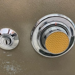 I2506-147 WACO ダイアル式金庫 カギ・解除ナンバー付き バラ売り不可 キズ汚れ有りの画像