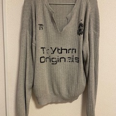 シャツ　服　グレー　男女不問デザインの画像