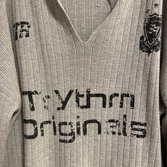 シャツ　服　グレー　男女不問デザインの画像