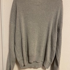 シャツ　服　グレー　男女不問デザインの画像