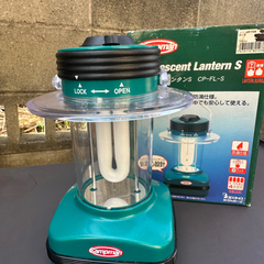 コンパクトで便利な電池式ランタン、ロック機能付き