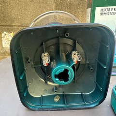 コンパクトで便利な電池式ランタン、ロック機能付きの画像