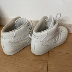 MAD ホワイト ハイカットスニーカー　23㎝の画像