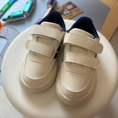 adidas スニーカー子供の画像