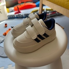 adidas スニーカー子供