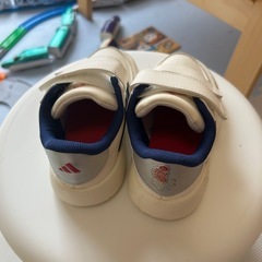 adidas スニーカー子供の画像