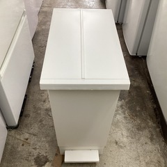 万代店 両開きペール ホワイト ダストボックス ゴミ箱①
