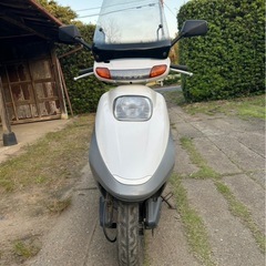 ほぼ中古車で出てこないスペーシー125の出品です。