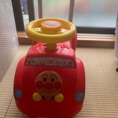 アンパンマンの車のおもちゃ