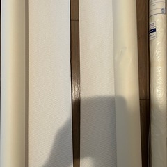 壁紙　リフォームの余り6本と新品1本の画像
