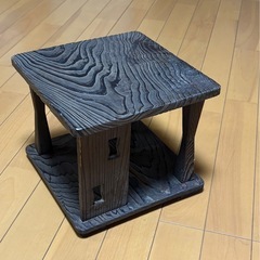  木製花台の画像