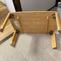 折りたたみテーブルの画像
