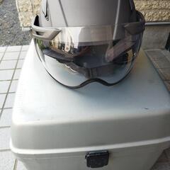 フリーサイズヘルメットボックスのおまけつきです