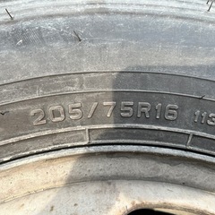 ブルーテックキャンター3tダンプに履いてました。の画像