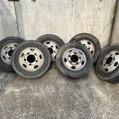 ブルーテックキャンター3tダンプに履いてました。