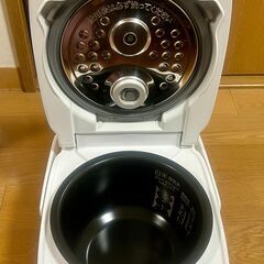 美品 三菱 3.5合炊き 備長炭火釜 NJ-SE065-W IHジャー炊飯器の画像