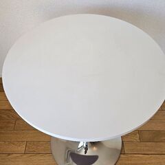 昇降カフェテーブルの画像