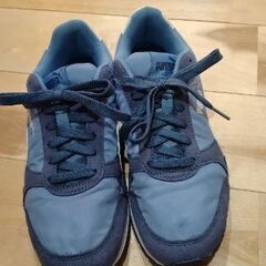 プーマスニーカー　23.0センチ