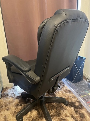 【美品】ゲーミングチェア／オフィスチェア（リクライニング・オットマン付き）