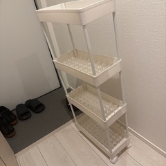 隙間　収納棚の画像